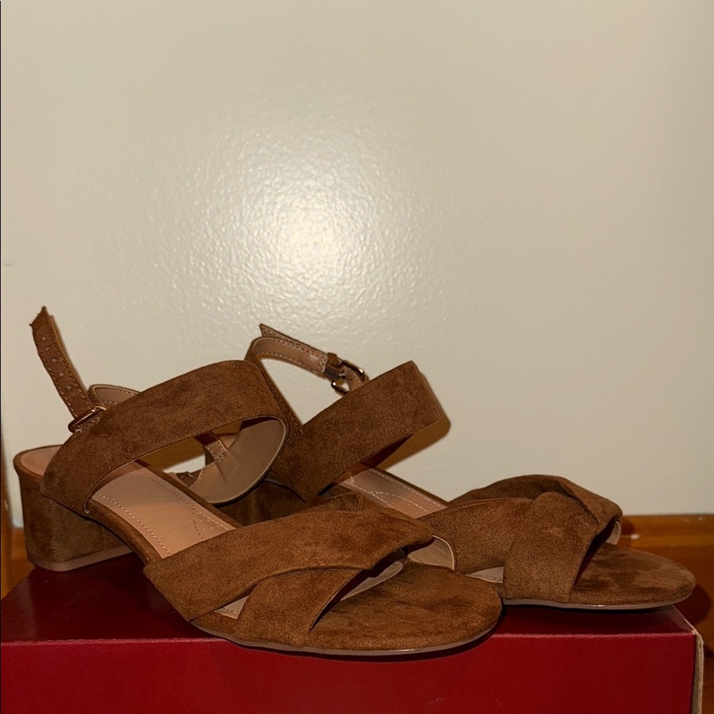 *NEVER WORN* Brown Suede Women's Sandals